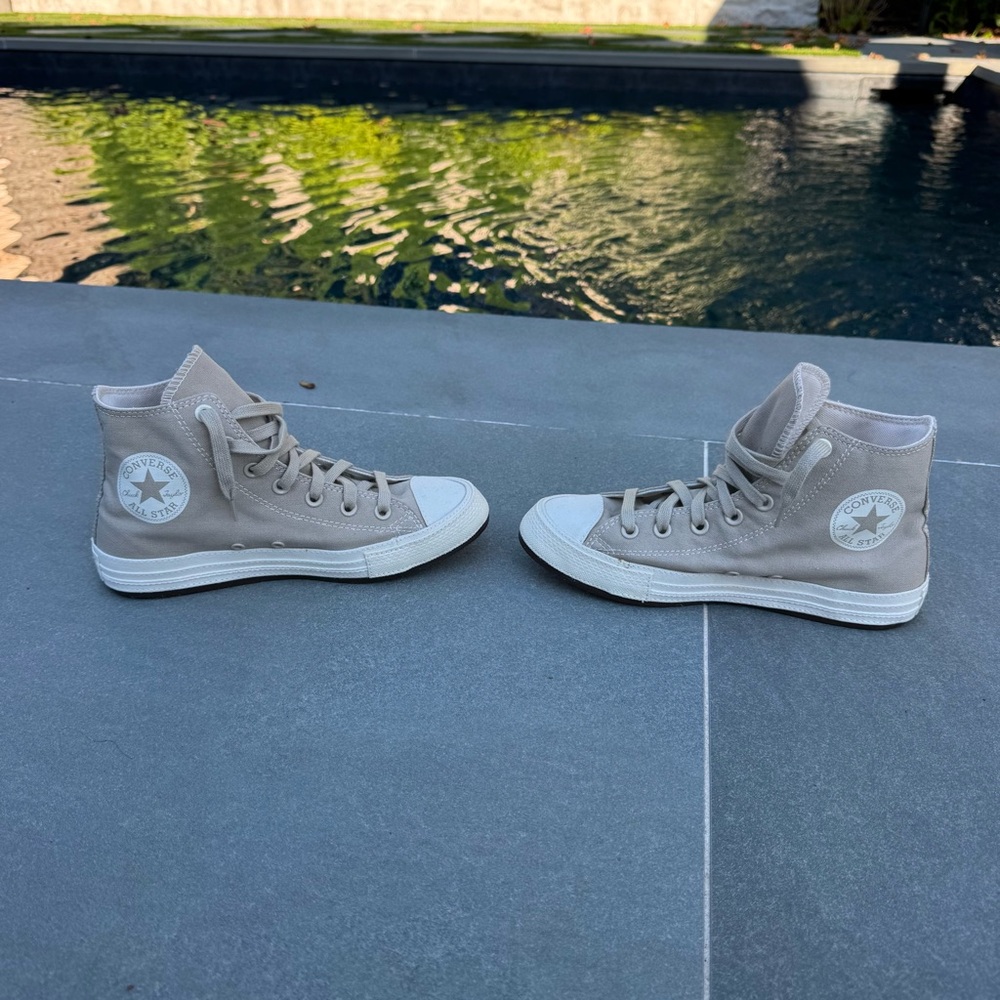 Converse Chuck Taylor All Star High Top Sneakers – Beige Canvas. Size: 8 (NWOB)